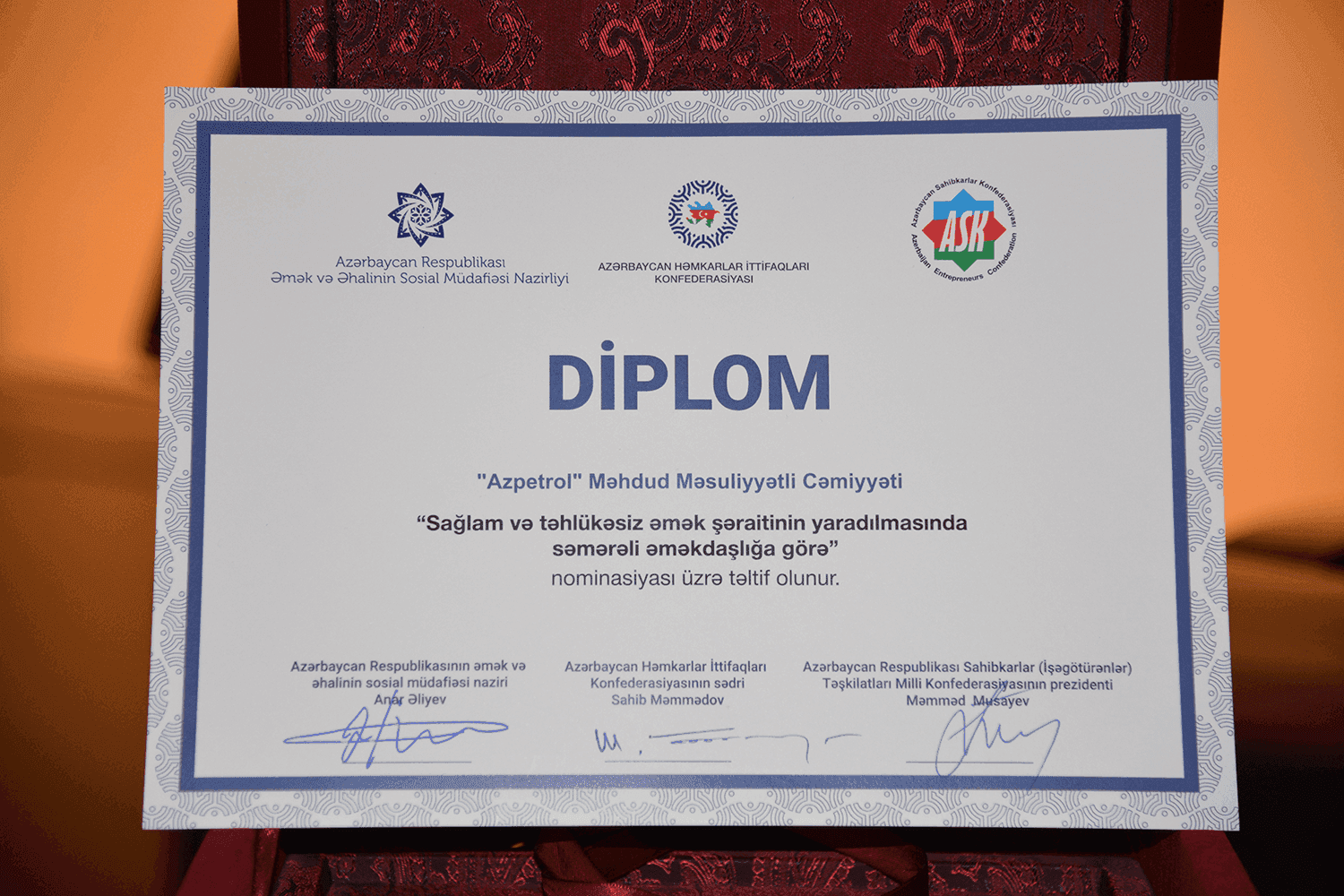 “Azpetrol” şirkəti “Sağlam və təhlükəsiz əmək şəraitinin yaradılmasında səmərəli əməkdaşlığa görə” nominasiyası üzrə təltif olunub.
