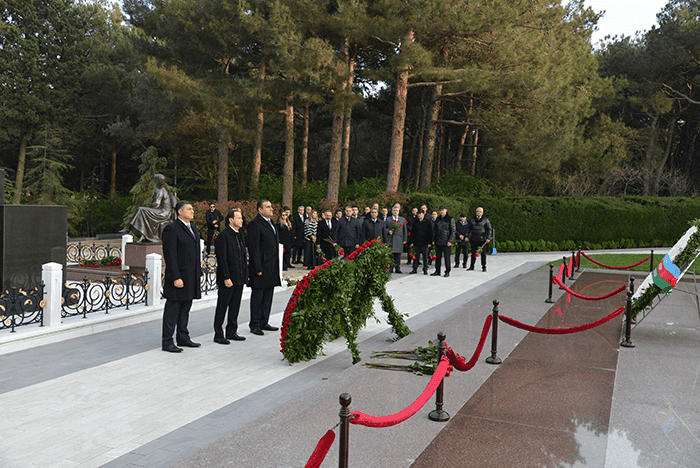 12 dekabr - Heydər Əliyevin anım günüdür.