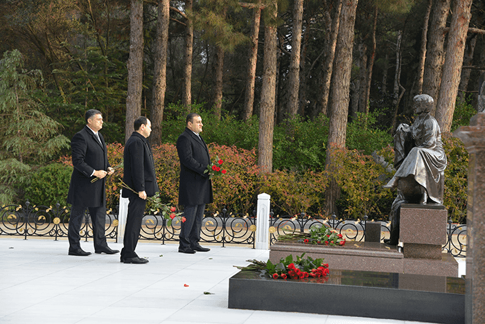 12 dekabr - Heydər Əliyevin anım günüdür.