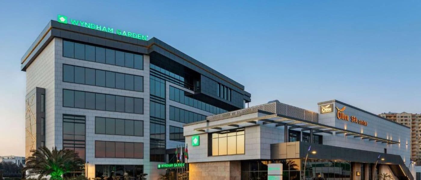“Wyndham Garden Baku” hoteli bu gün 2 yaşını qeyd edir