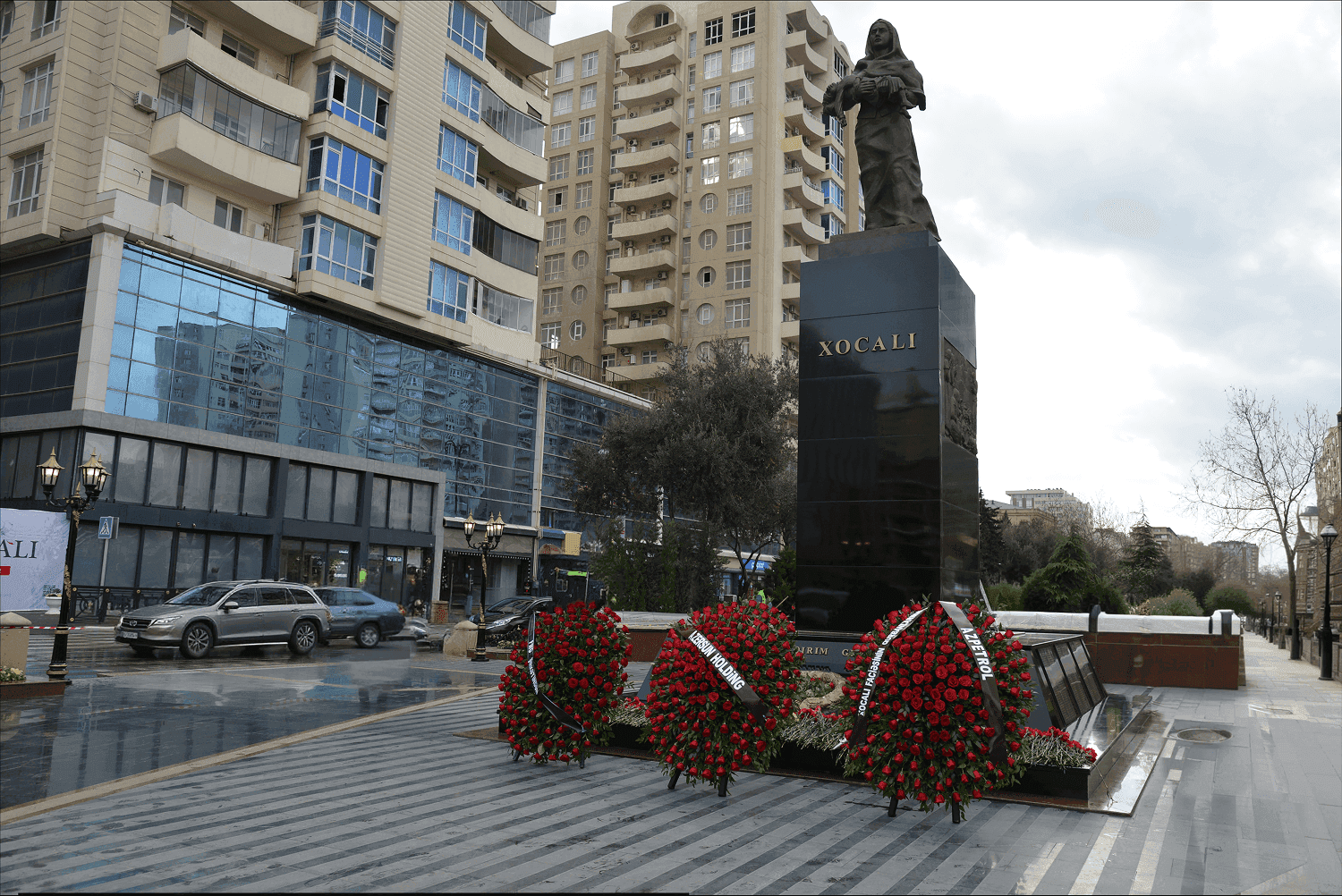 “Azpetrol” şirkətinin kollektivi “Ana harayı” abidəsini ziyarət edib.